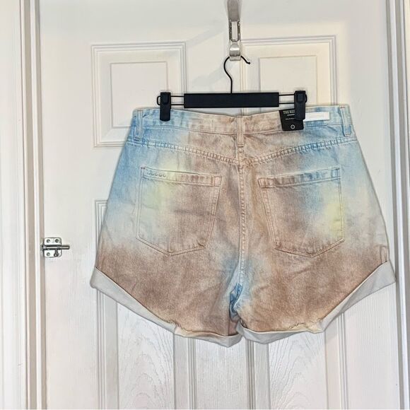 BLANKNYC The Reeve Ultra Hi-Rise Short in Turn It Up Size 31 - Picture 3 of 11